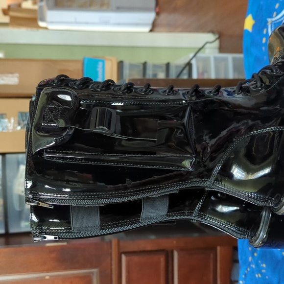 YRU Dune Desert - Black Patent Platform Boots - Picture 6 of 7